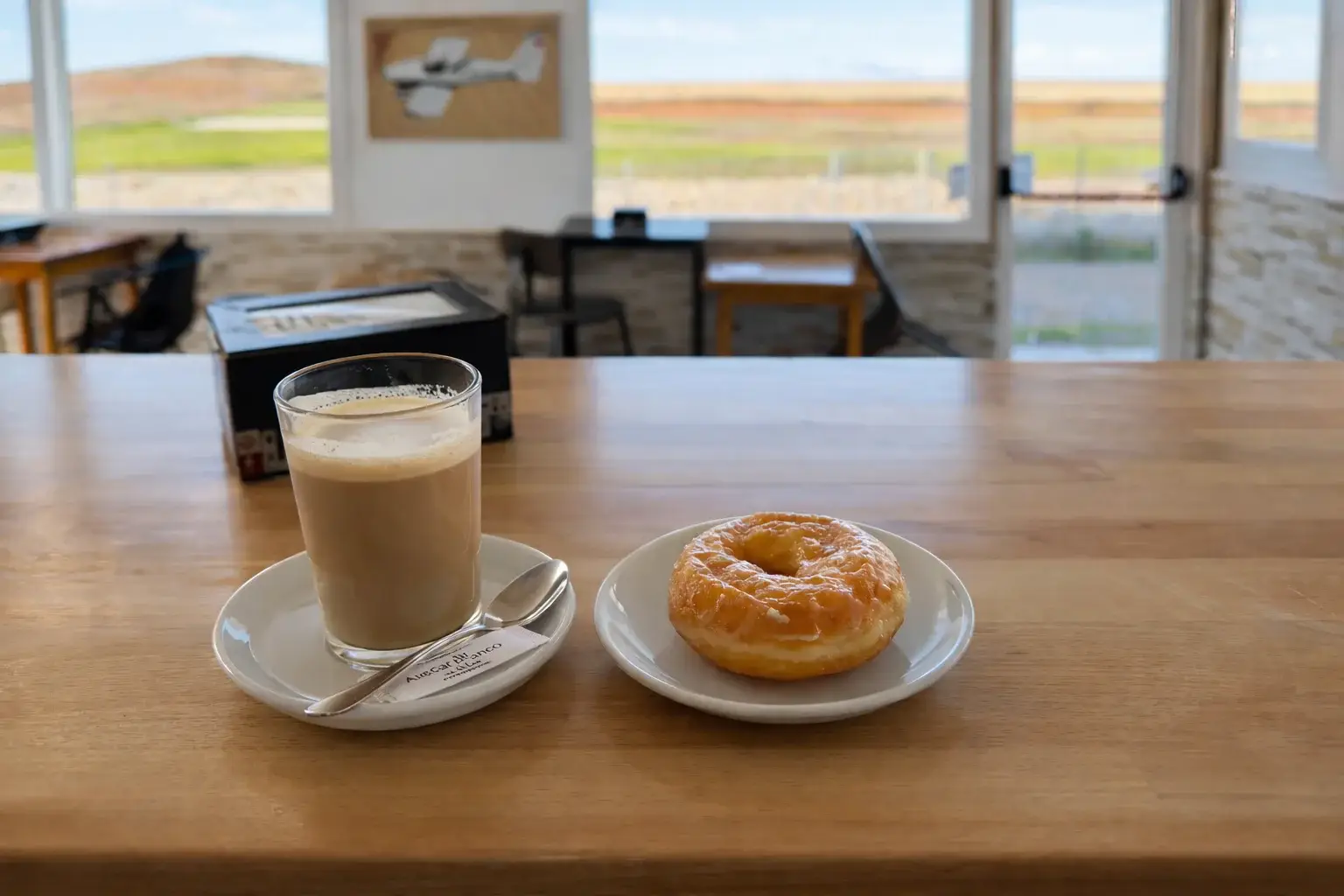 cafe con leche y donuts